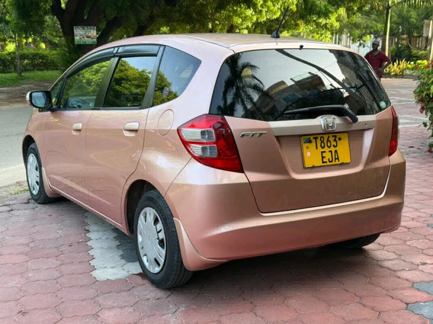 Honda Fit 2010 Hatchback 1300cc, Clean as New thumbnail 6