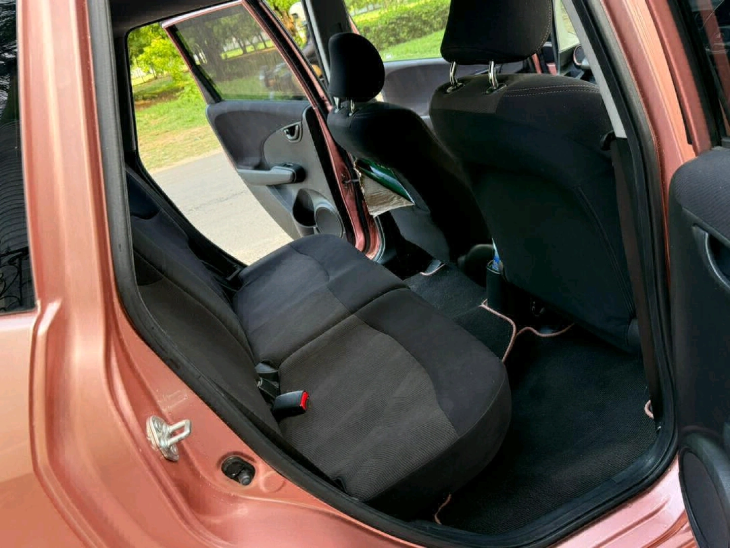 Honda Fit 2010 Hatchback 1300cc, Clean as New thumbnail 7