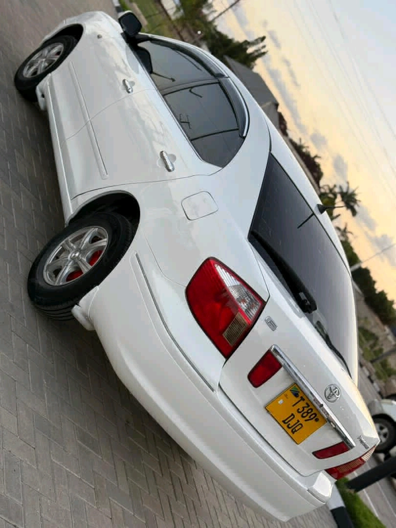 Toyota Premio F Sedan (1490cc) thumbnail 3
