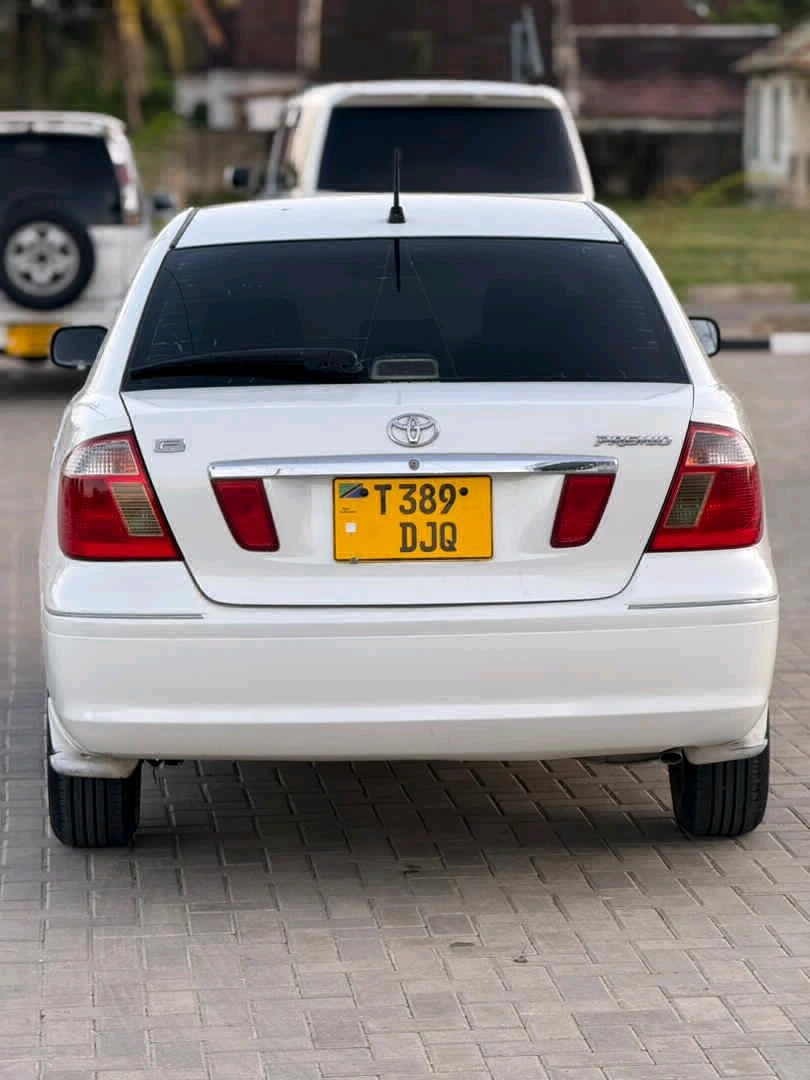 Toyota Premio F Sedan (1490cc) thumbnail 4