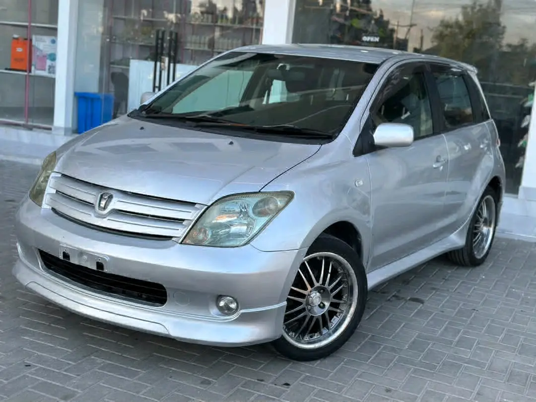 Toyota Ist 2004 thumbnail 3