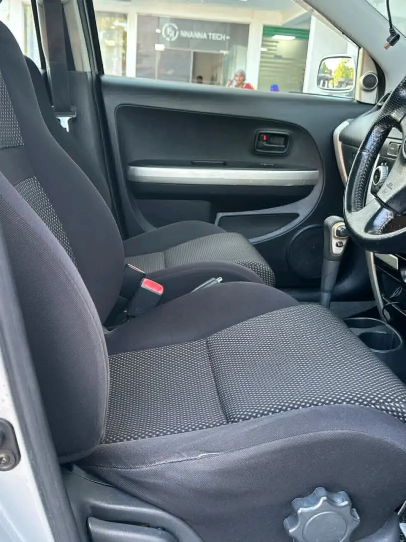 Toyota Ist 2004 thumbnail 5