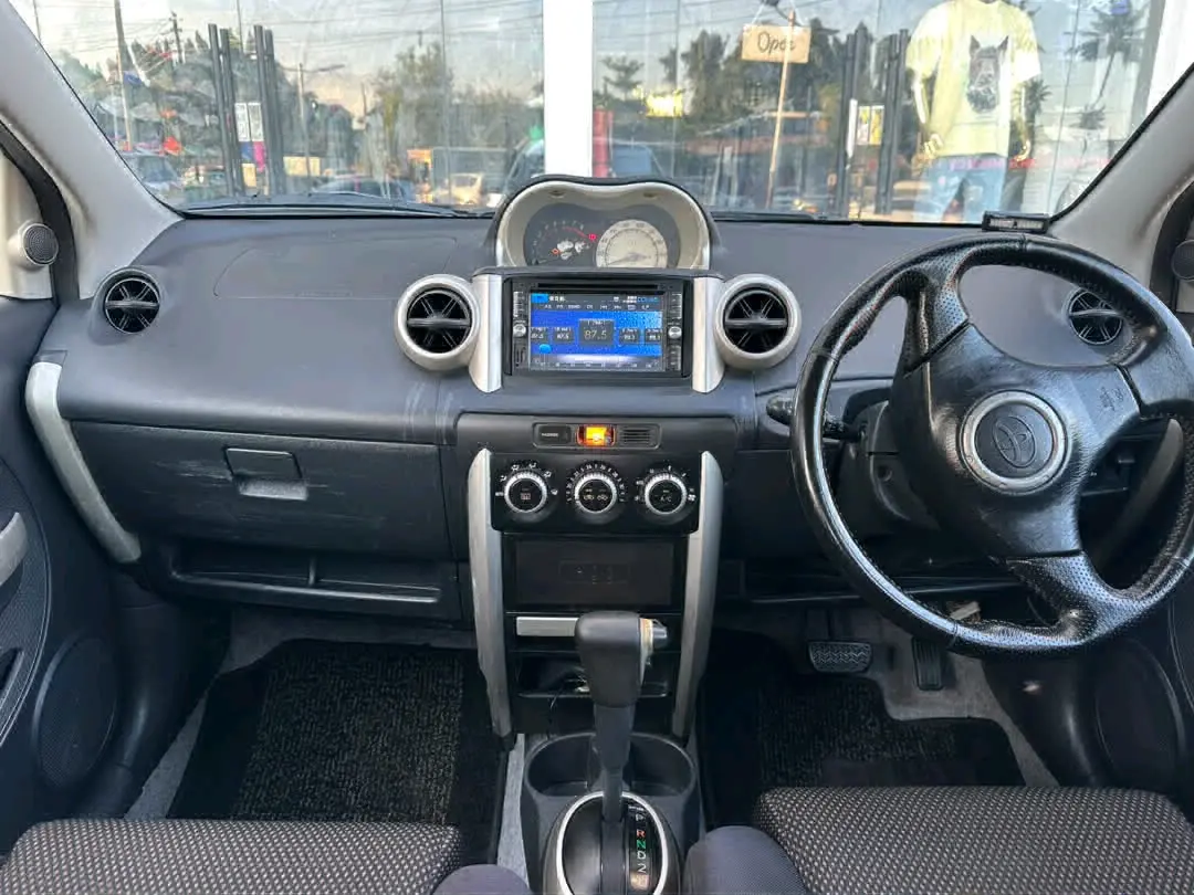 Toyota Ist 2004 thumbnail 6
