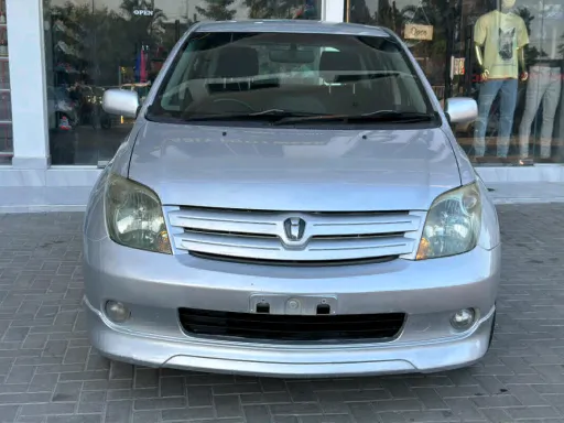 Toyota Ist 2004