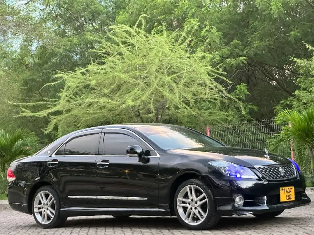 Toyota Crown Athlete 2010 thumbnail 3