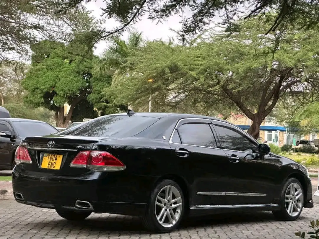 Toyota Crown Athlete 2010 thumbnail 6