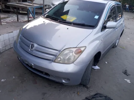Toyota Ist (DRG)