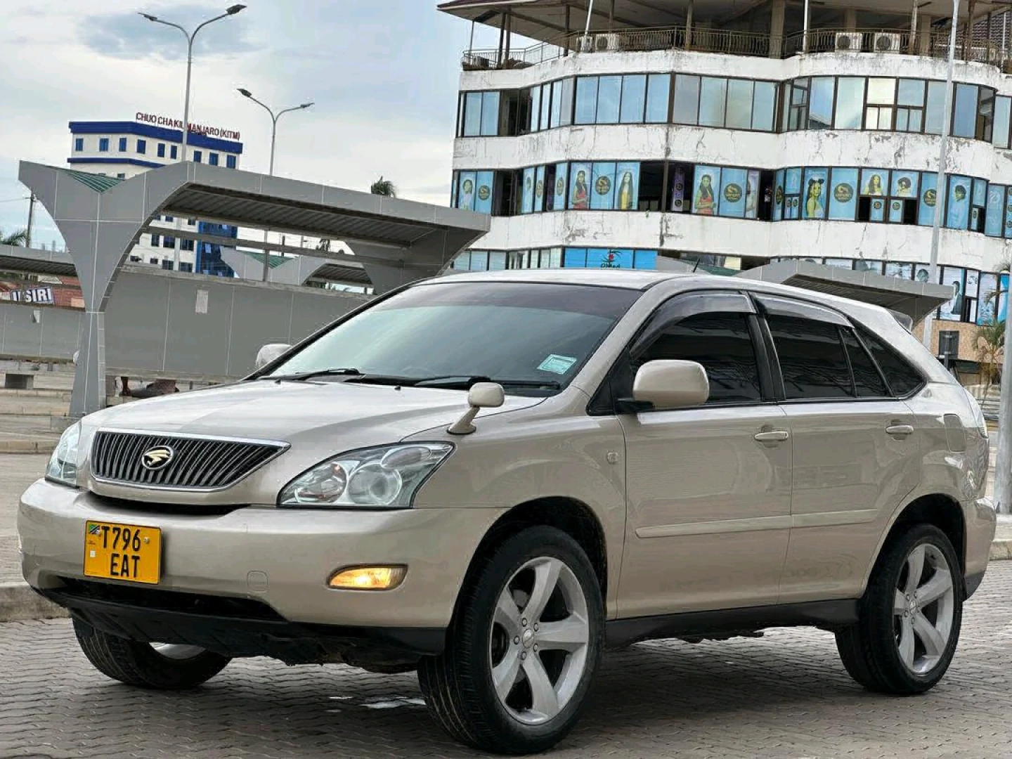 Toyota Harrier 2008 Gold SUV For Sale DSM thumbnail 3