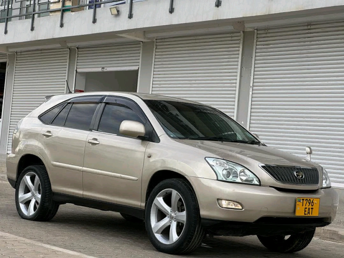 Toyota Harrier 2008 Gold SUV For Sale DSM thumbnail 4