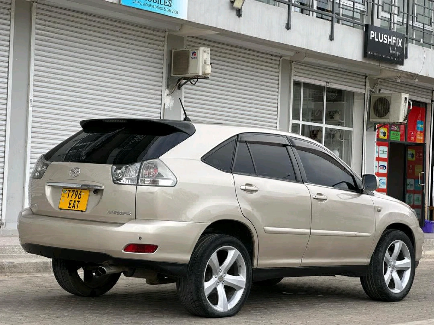Toyota Harrier 2008 Gold SUV For Sale DSM thumbnail 6