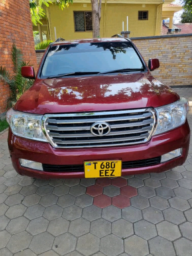 Maroon Toyota Land Cruiser V8 Manual Diesel thumbnail 3