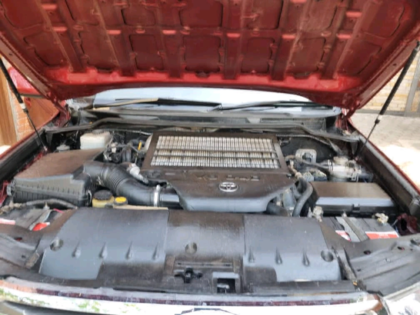 Maroon Toyota Land Cruiser V8 Manual Diesel thumbnail 4