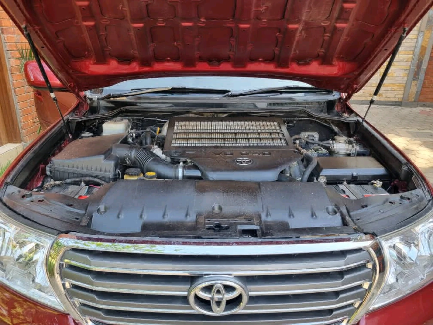 Maroon Toyota Land Cruiser V8 Manual Diesel thumbnail 7