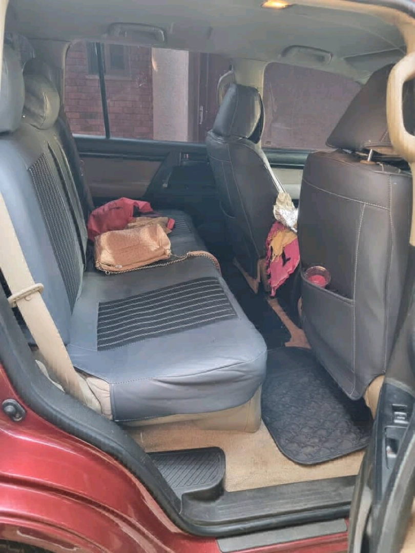 Maroon Toyota Land Cruiser V8 Manual Diesel thumbnail 9
