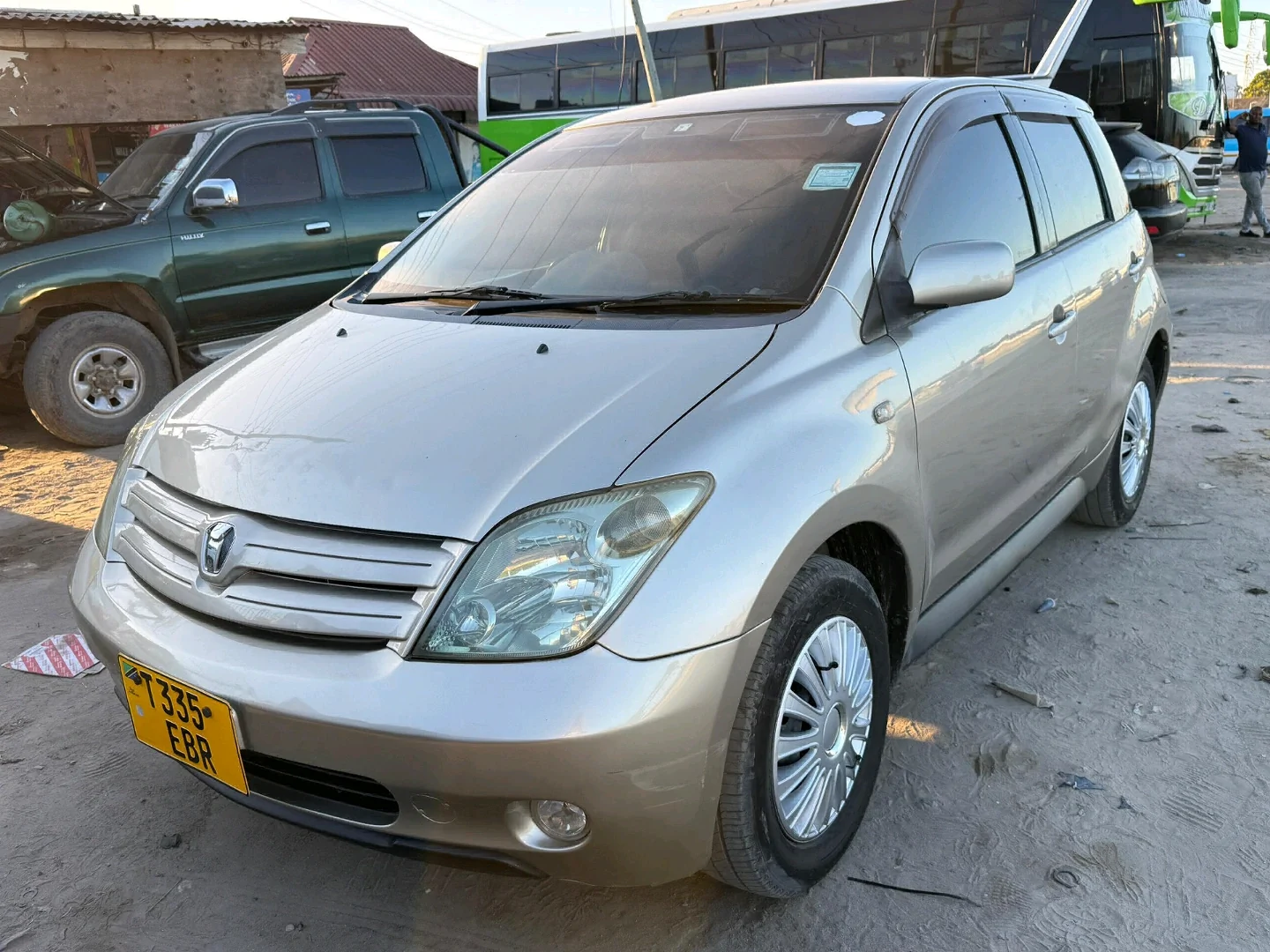 Toyota Ist 2004 Model 1290cc thumbnail 2