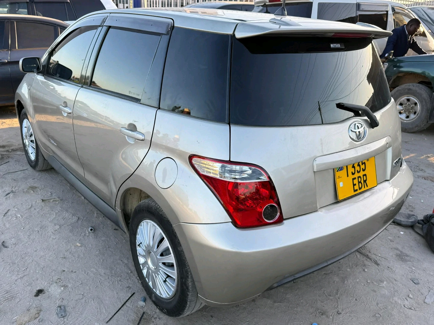 Toyota Ist 2004 Model 1290cc thumbnail 3