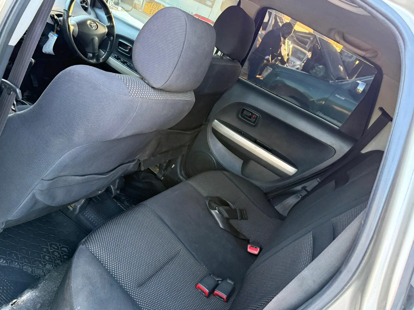 Toyota Ist 2004 Model 1290cc thumbnail 5