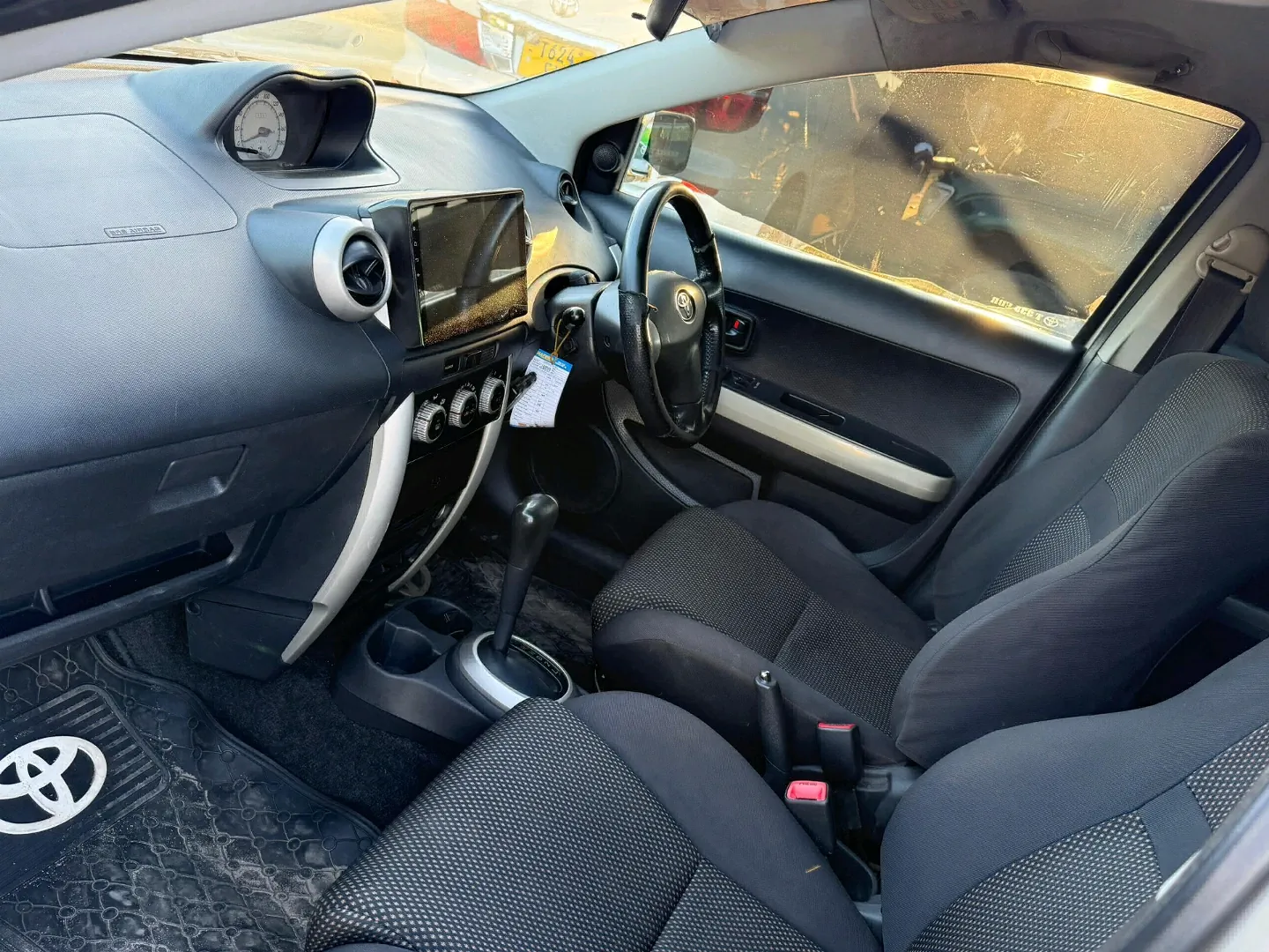 Toyota Ist 2004 Model 1290cc thumbnail 6