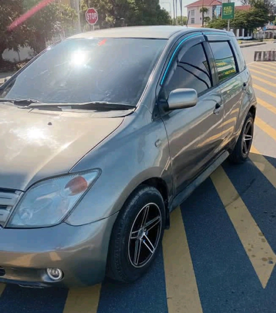 Toyota IST 2003 Model 1290 CC (Reg DEL) thumbnail 4