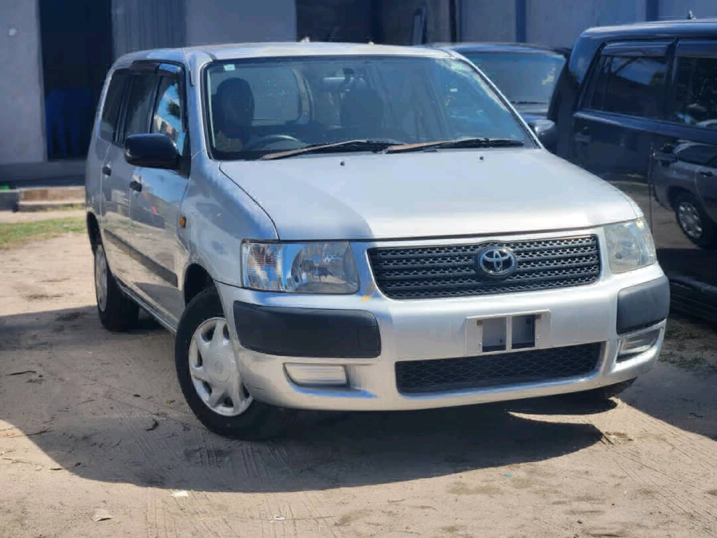 Toyota Succeed 2005 Silver Van (Pamoja na Usajili)