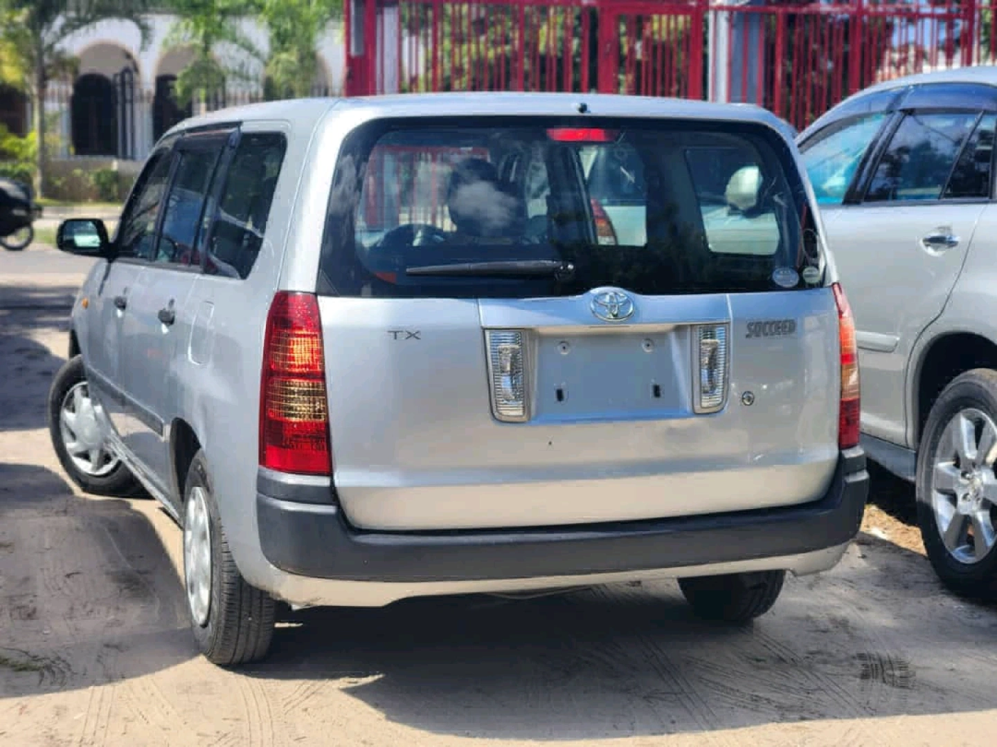 Toyota Succeed 2005 Silver Van (Pamoja na Usajili) thumbnail 3