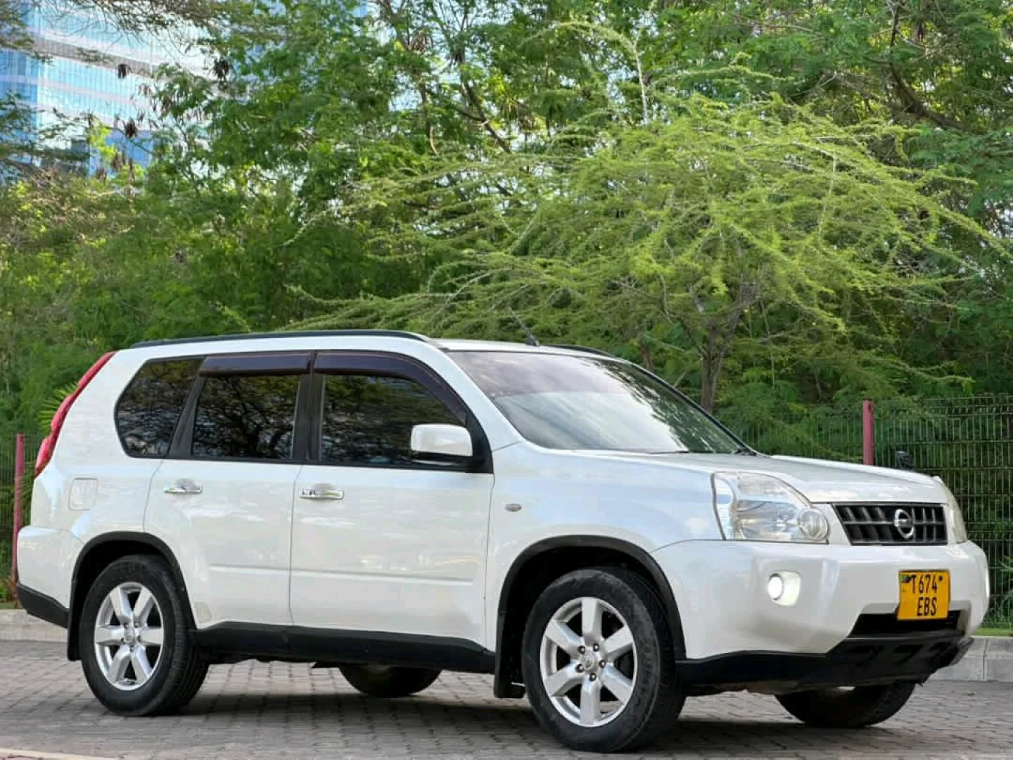 Used Nissan X-Trail 2008 SUV (1990cc) thumbnail 3