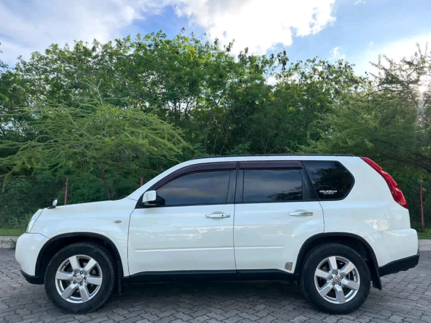 Used Nissan X-Trail 2008 SUV (1990cc) thumbnail 4