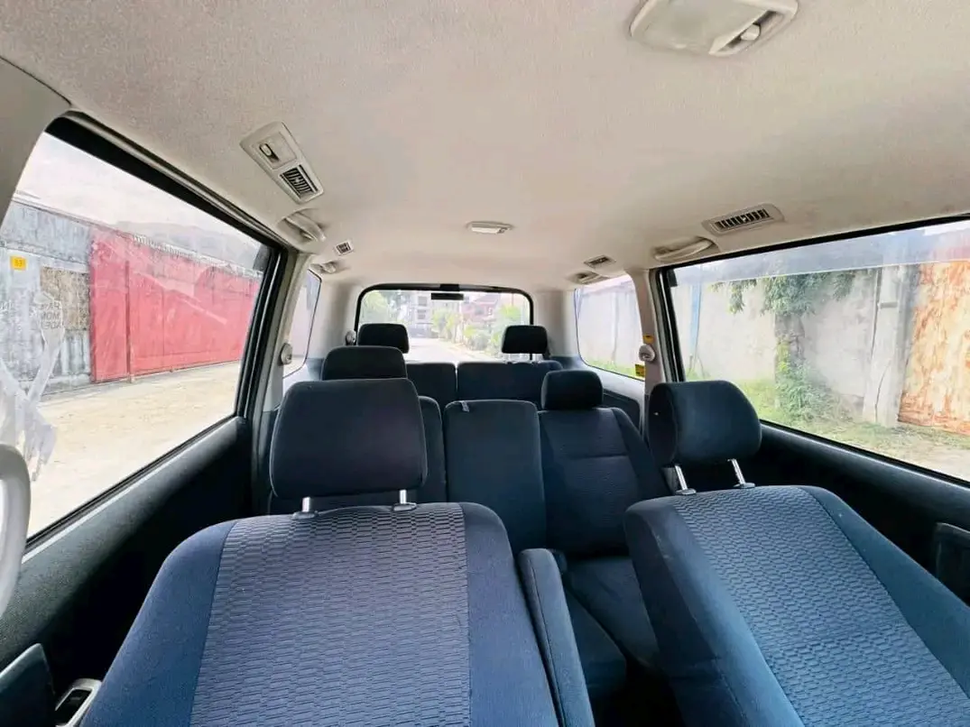 Toyota Noah New Shape 2006 thumbnail 7