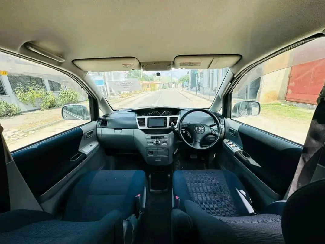Toyota Noah New Shape 2006 thumbnail 8