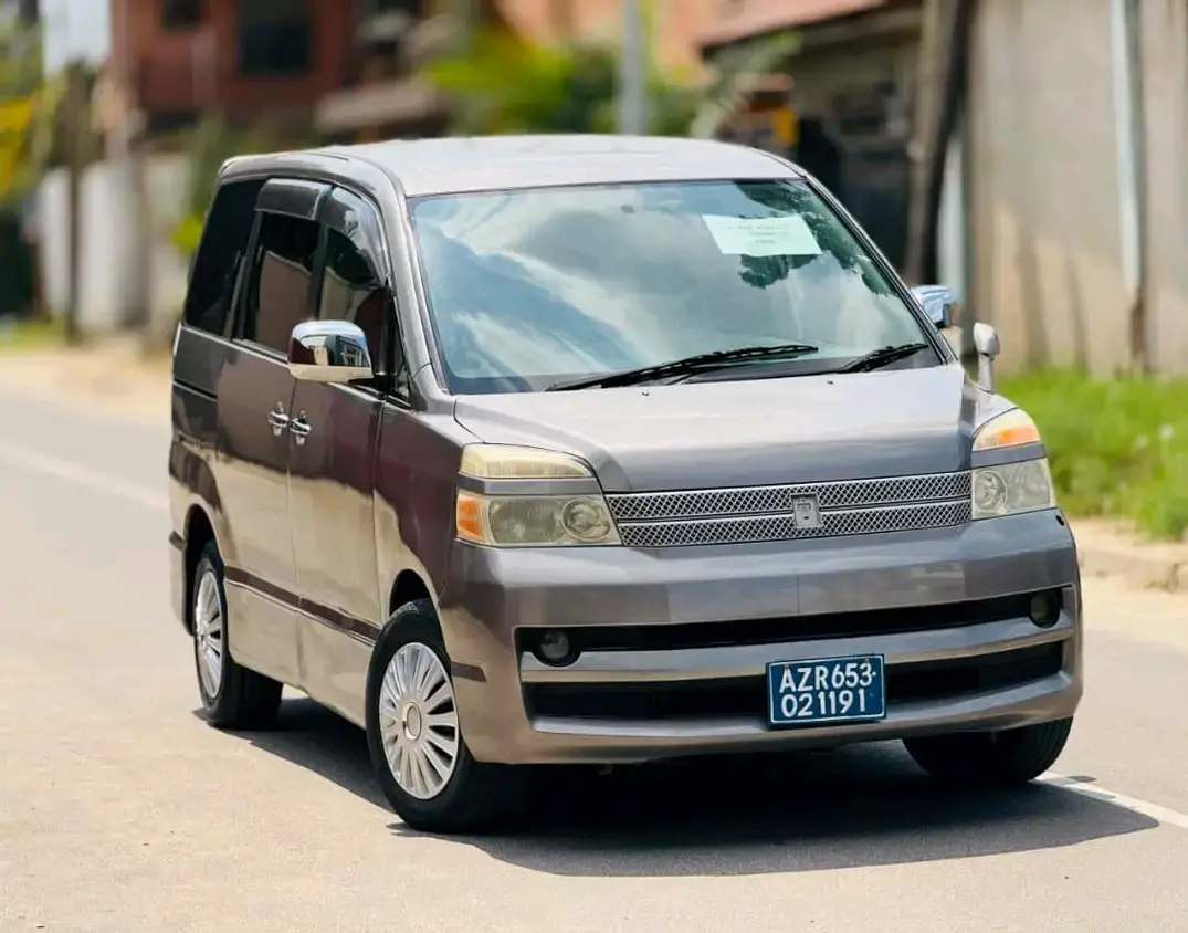 Toyota Noah New Shape 2006 thumbnail 9