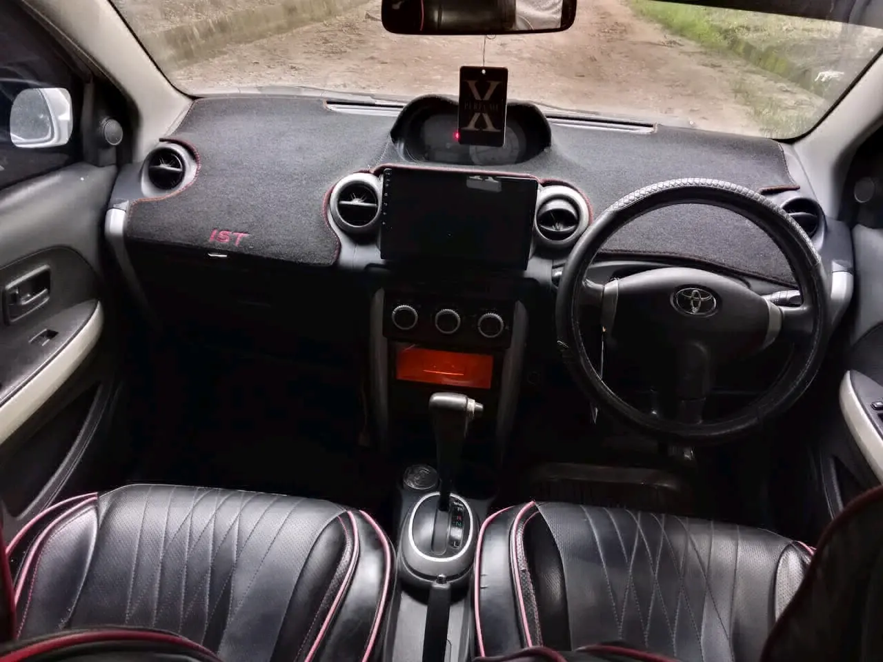 Toyota Ist 2003 (DMX) thumbnail 2