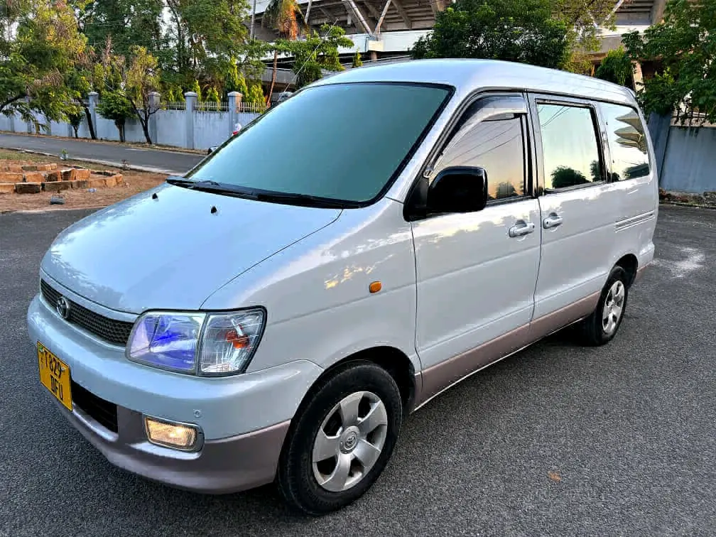 Toyota Noah SR-40, 1900cc, Full AC thumbnail 2