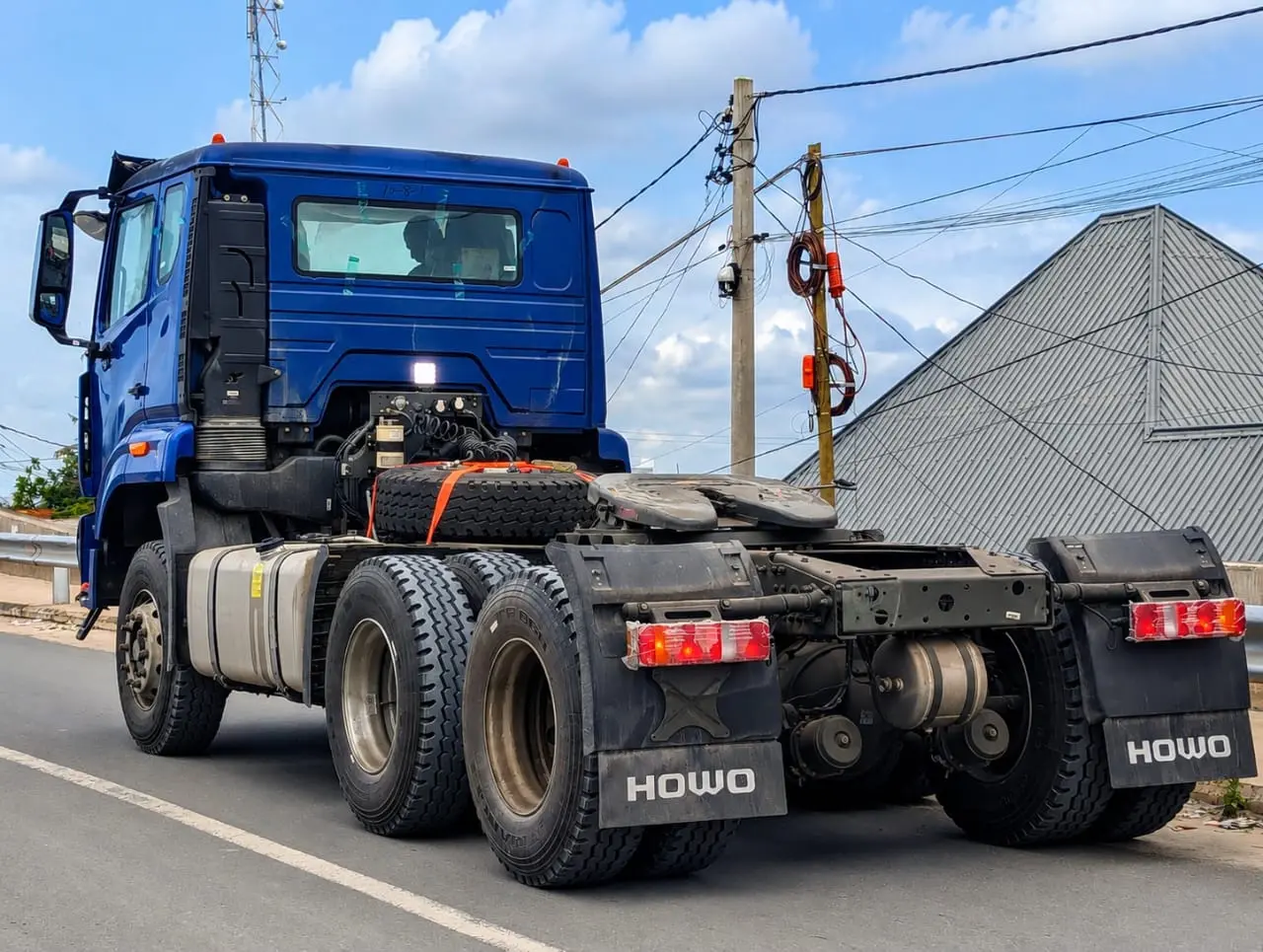 Sinotruk Howo 371HP Prime Mover (2024) thumbnail 2