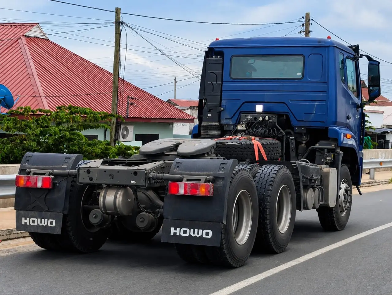 Sinotruk Howo 371HP Prime Mover (2024) thumbnail 3