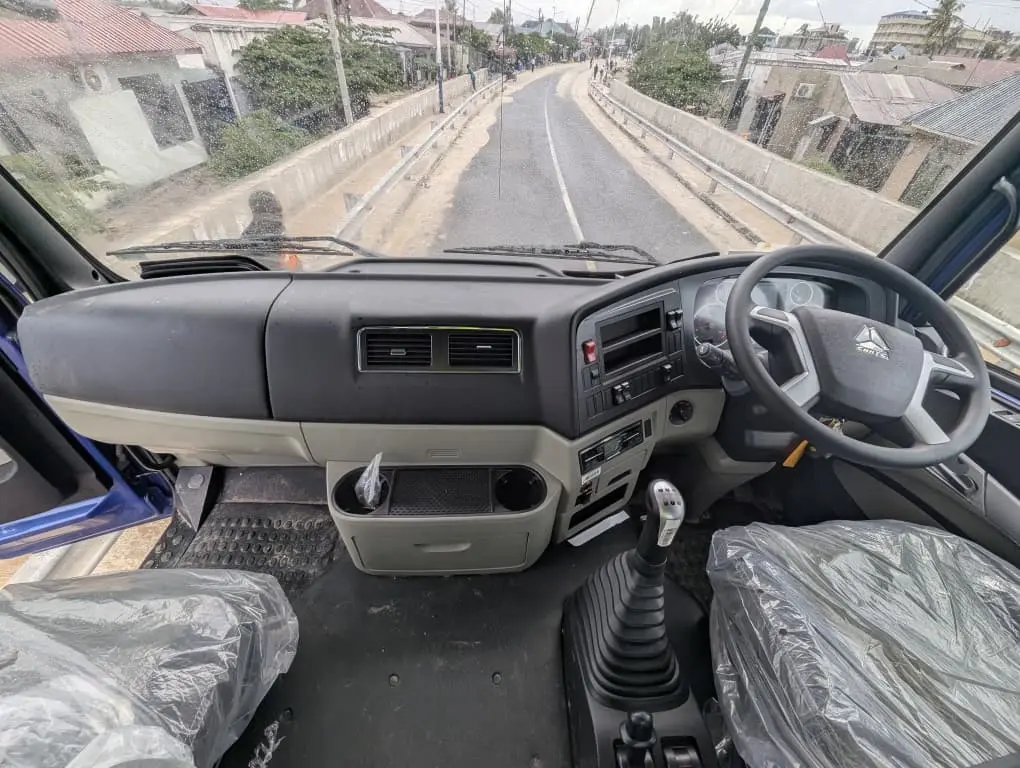 Sinotruk Howo 371HP Prime Mover (2024) thumbnail 4