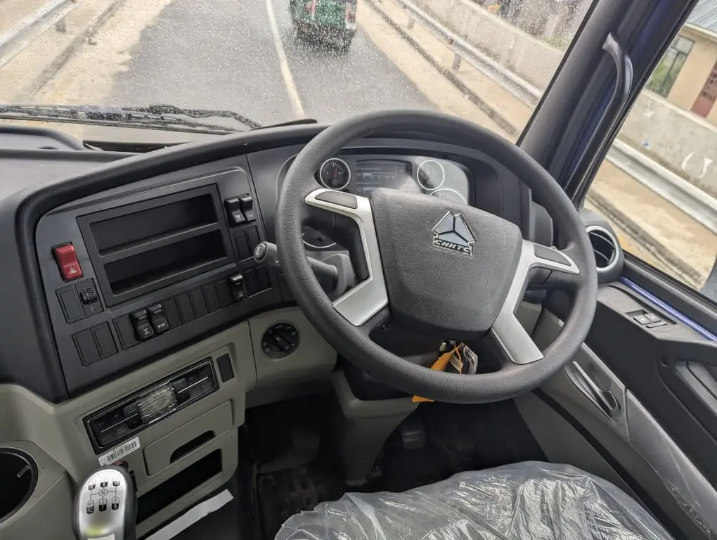 Sinotruk Howo 371HP Prime Mover (2024) thumbnail 5