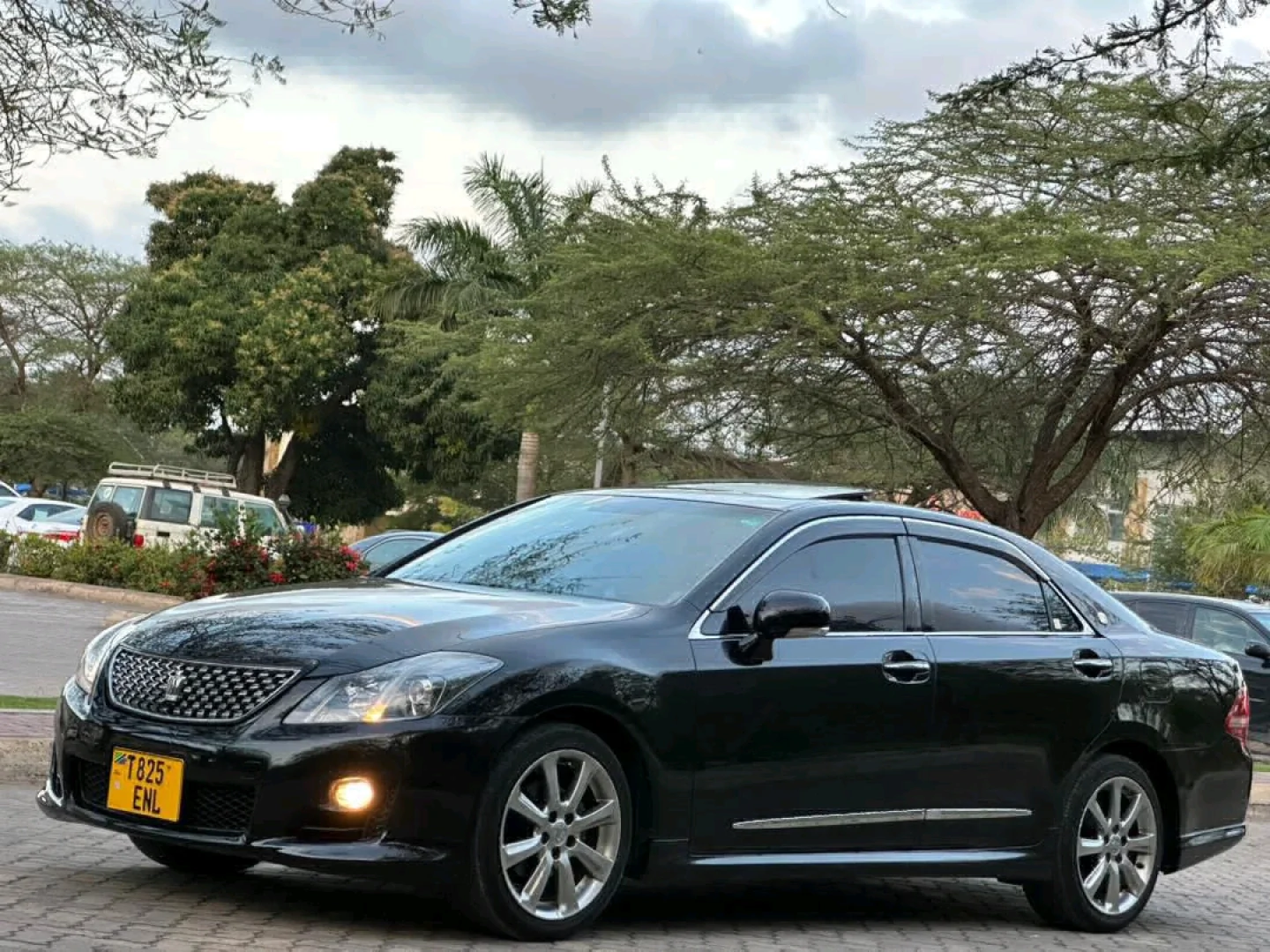 Toyota Crown New Model Black Sedan 2010 thumbnail 7