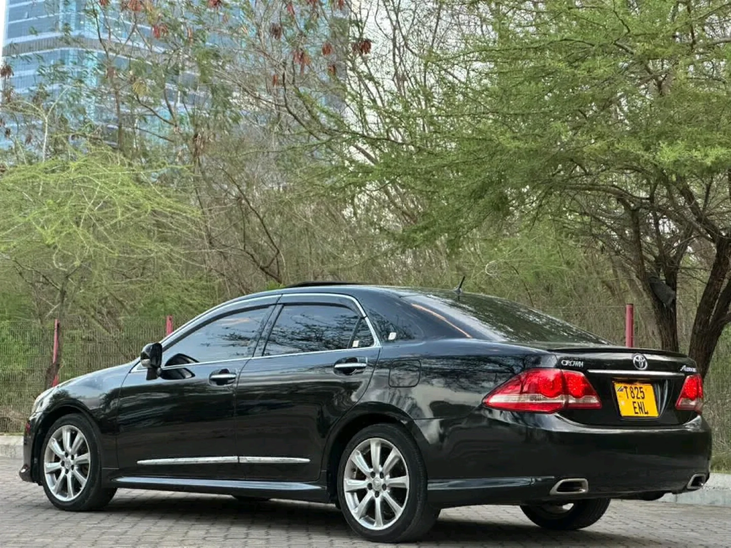 Toyota Crown New Model Black Sedan 2010 thumbnail 8