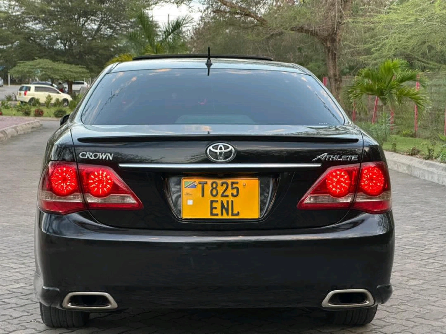 Toyota Crown New Model Black Sedan 2010 thumbnail 9