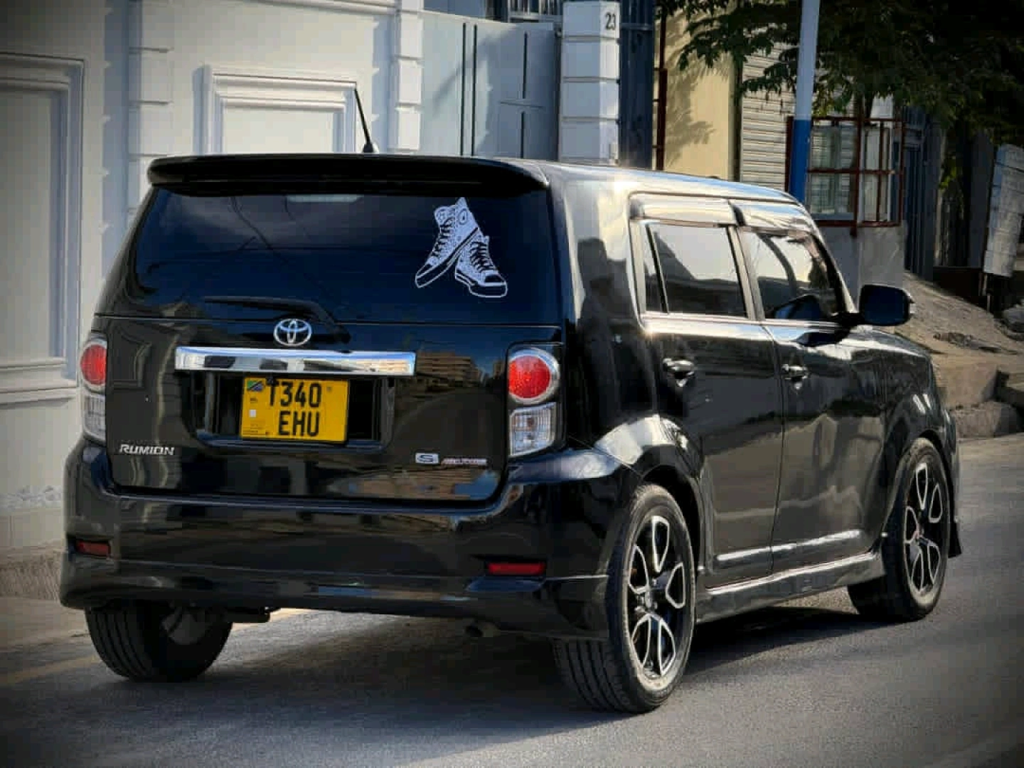 Black Toyota Rumion 1790 CC Full AC thumbnail 4
