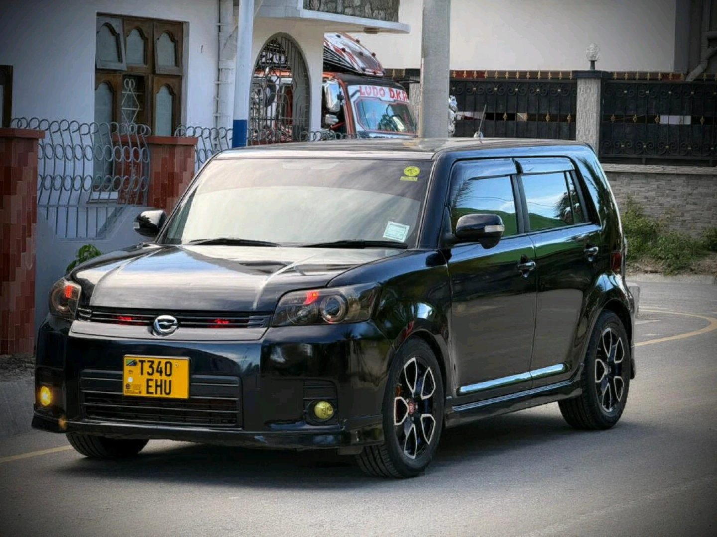 Black Toyota Rumion 1790 CC Full AC thumbnail 6