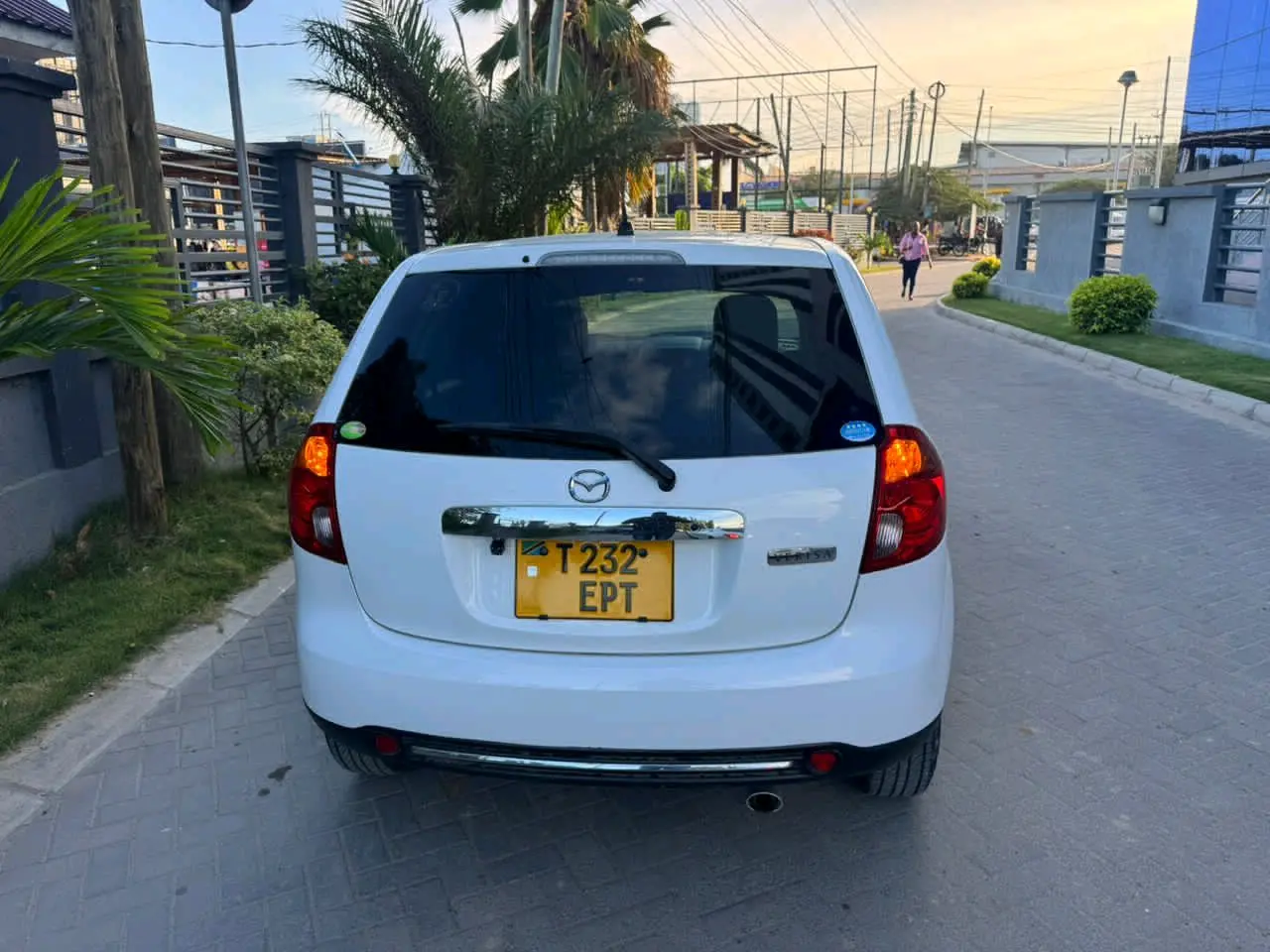 Mazda Verisa 2013, Automatic, 1490cc thumbnail 2