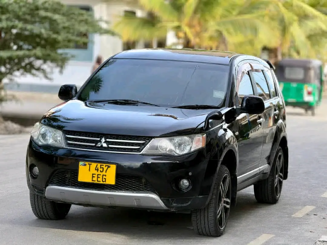 Black 2005 Mitsubishi Outlander for Sale thumbnail 5