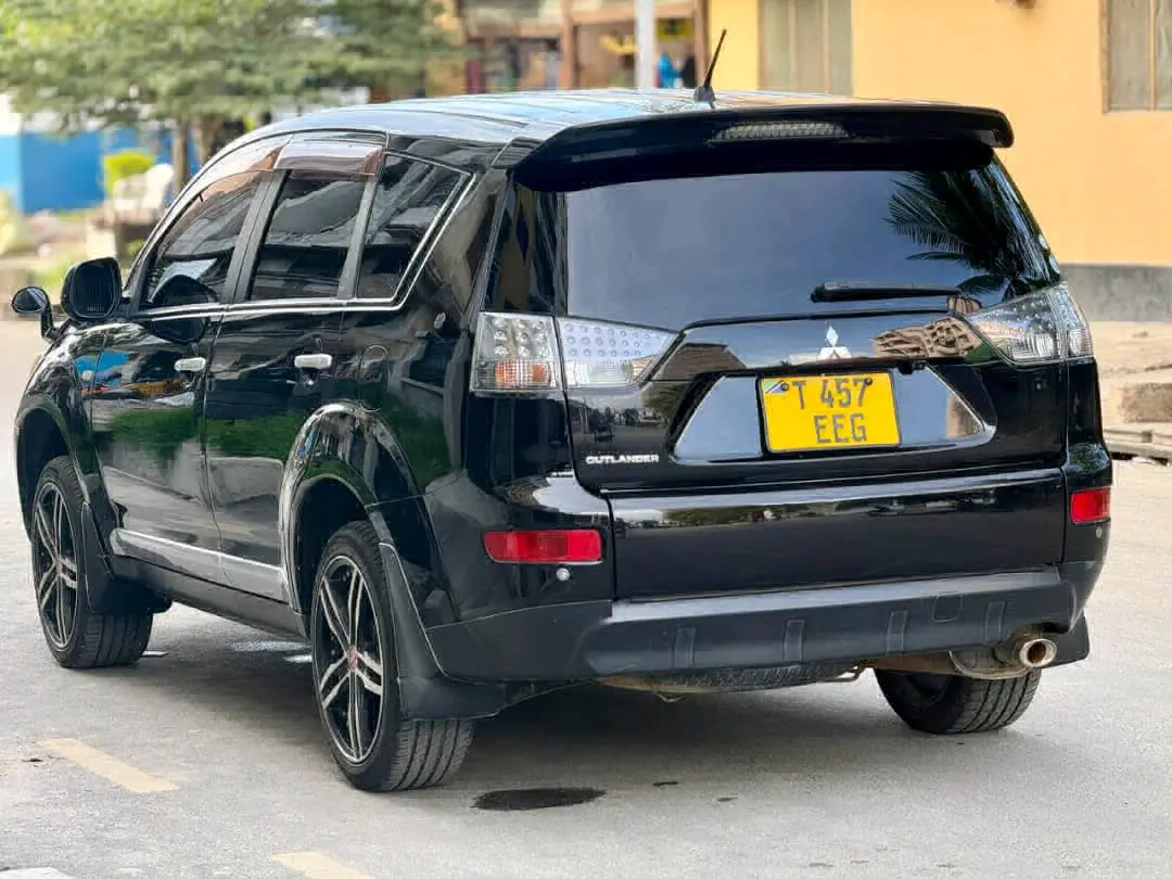 Black 2005 Mitsubishi Outlander for Sale thumbnail 6