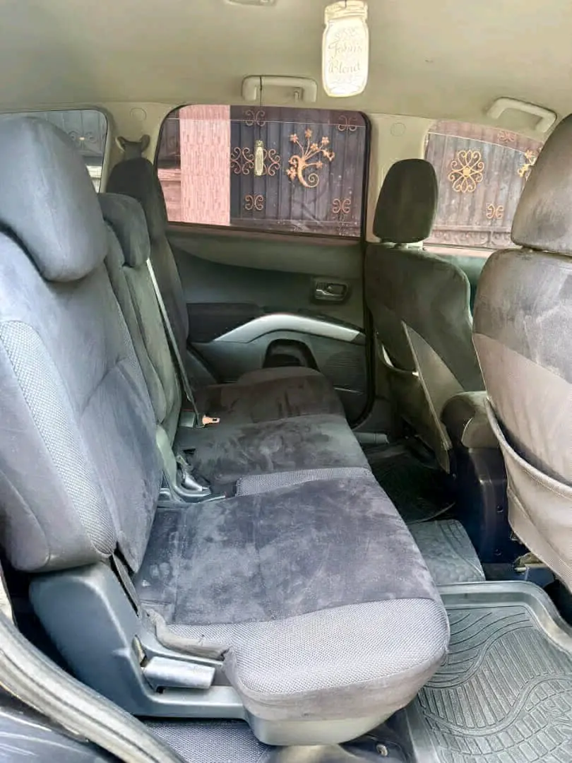 Black 2005 Mitsubishi Outlander for Sale thumbnail 8