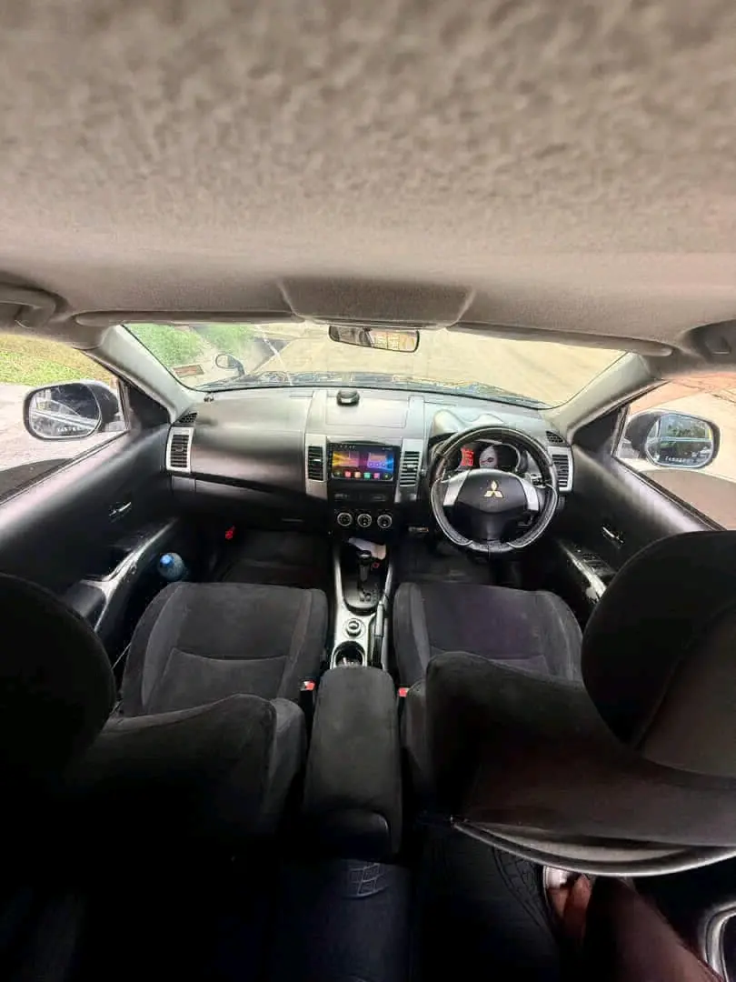 Black 2005 Mitsubishi Outlander for Sale thumbnail 9