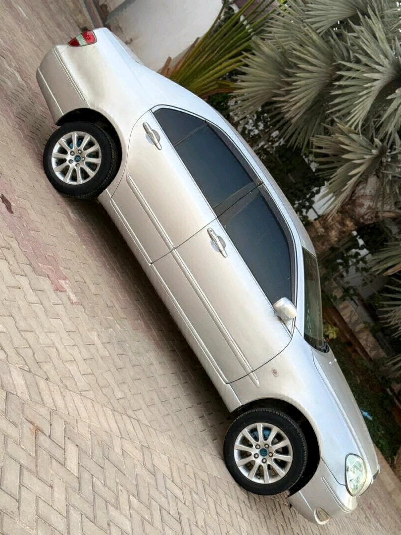 Toyota Brevis Full AC Music System 2400cc thumbnail 5