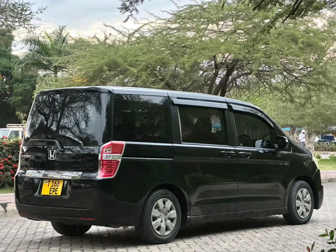 Honda Step Wagon 2012 thumbnail 2
