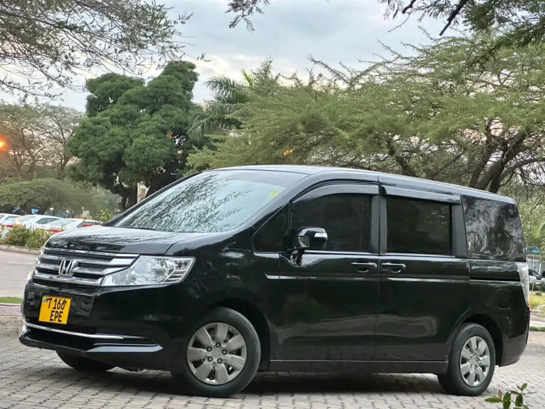 Honda Step Wagon 2012 thumbnail 3