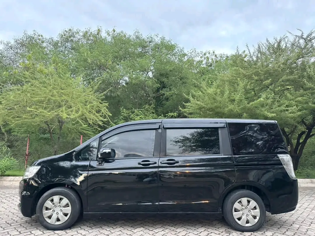 Honda Step Wagon 2012 thumbnail 5